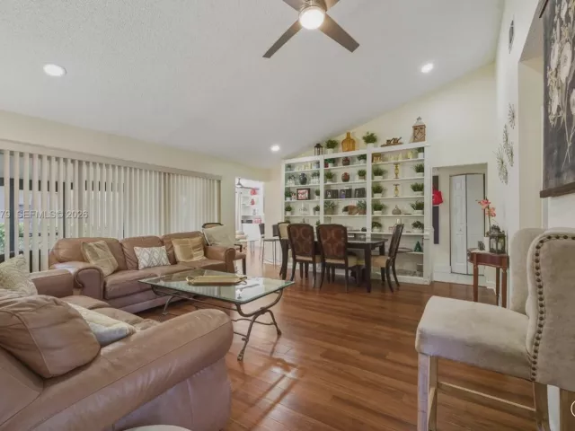 Продажа дома по адресу 10308 Greenbriar Ct - фото 7453472