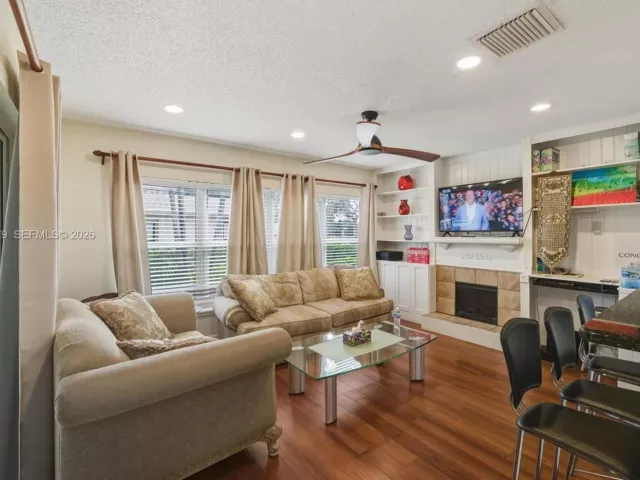 Продажа дома по адресу 10308 Greenbriar Ct - фото 7453473