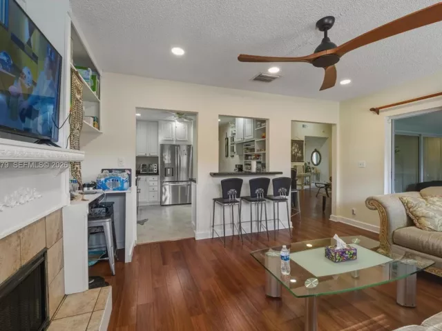 Продажа дома по адресу 10308 Greenbriar Ct - фото 7453474