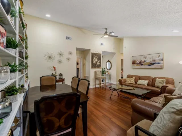 Продажа дома по адресу 10308 Greenbriar Ct - фото 7453475