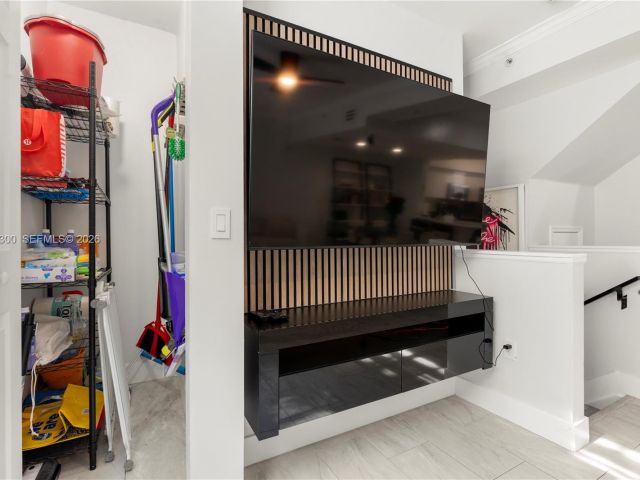 Продажа дома по адресу 2991 NE 185th St 1706 - фото 7393452