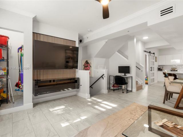 Продажа дома по адресу 2991 NE 185th St 1706 - фото 7393453