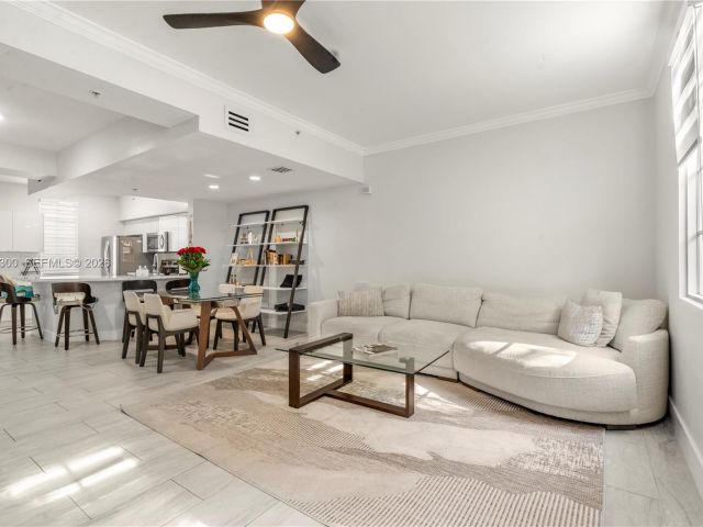 Продажа дома по адресу 2991 NE 185th St 1706 - фото 7393454