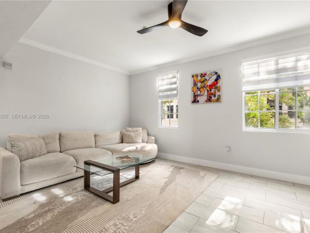 Продажа дома по адресу 2991 NE 185th St 1706 - фото 7393455