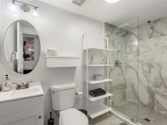 Продажа дома по адресу 2991 NE 185th St 1706 - фото 7393458