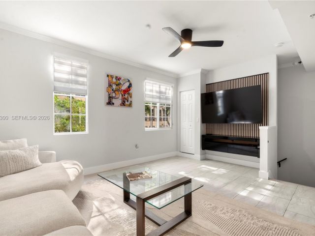 Продажа дома по адресу 2991 NE 185th St 1706 - фото 7393459