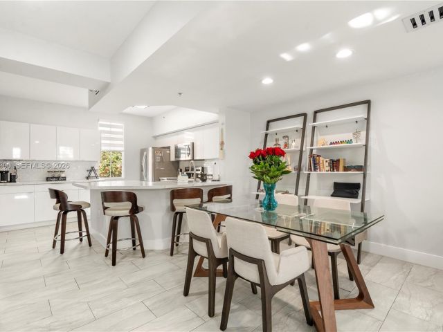 Продажа дома по адресу 2991 NE 185th St 1706 - фото 7393460