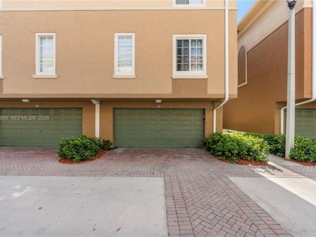 Продажа дома по адресу 2991 NE 185th St 1706 - фото 7393461