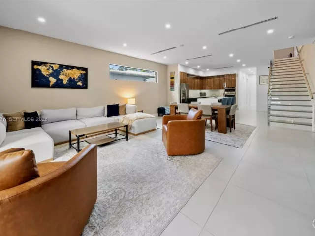 Продажа дома по адресу 325 SW 16th St A - фото 7425985