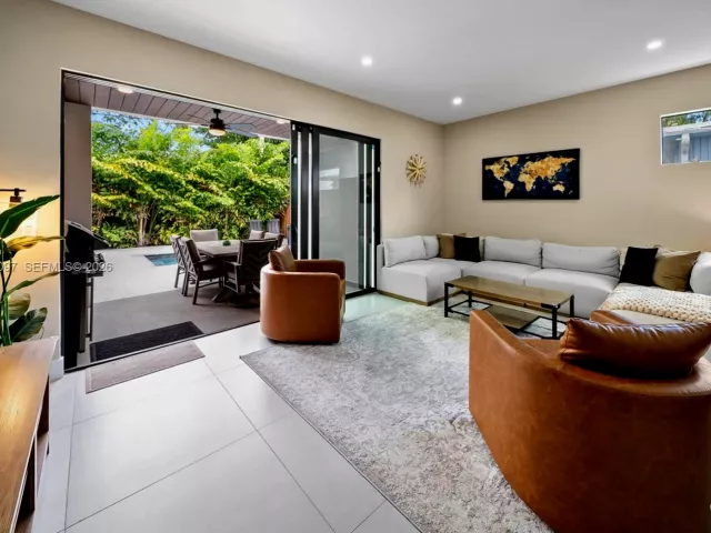 Продажа дома по адресу 325 SW 16th St A - фото 7425986