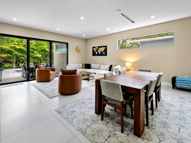 Продажа дома по адресу 325 SW 16th St A - фото 7425987