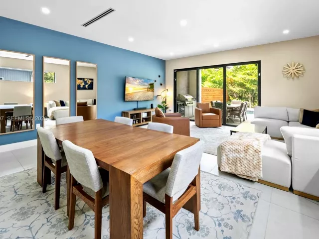 Продажа дома по адресу 325 SW 16th St A - фото 7425988