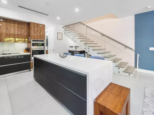 Продажа дома по адресу 325 SW 16th St A - фото 7425989