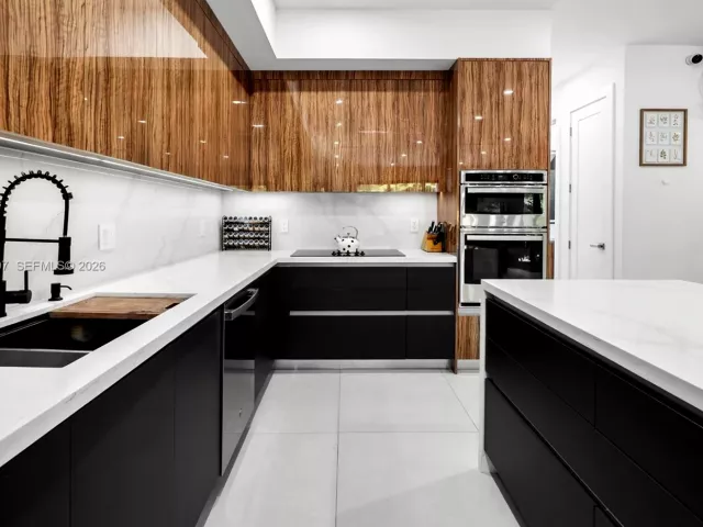 Продажа дома по адресу 325 SW 16th St A - фото 7425990