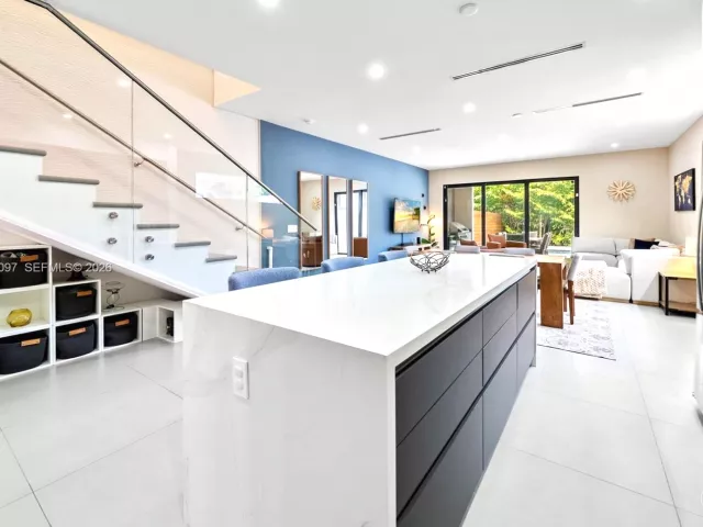 Продажа дома по адресу 325 SW 16th St A - фото 7425991