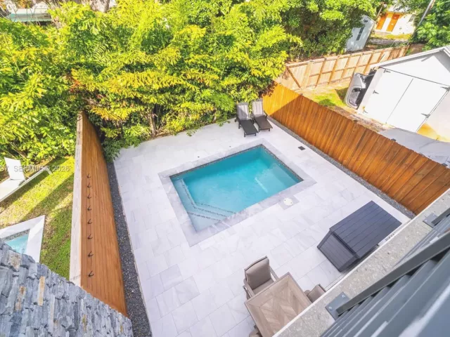 Продажа дома по адресу 325 SW 16th St A - фото 7425980