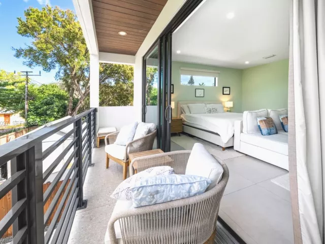 Продажа дома по адресу 325 SW 16th St A - фото 7425981