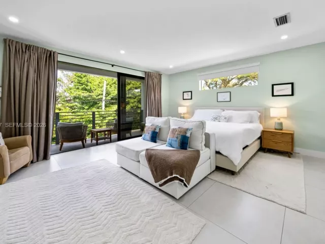 Продажа дома по адресу 325 SW 16th St A - фото 7425982