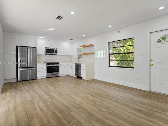 Дом в аренду по адресу 6200 Fletcher St - фото 7474616