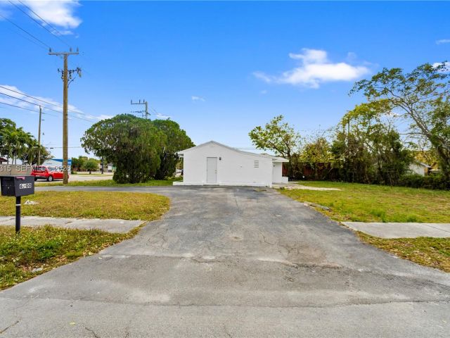 Дом в аренду по адресу 6200 Fletcher St - фото 7474617