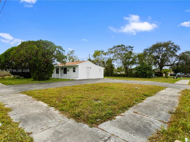 Дом в аренду по адресу 6200 Fletcher St - фото 7474618