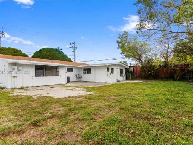 Дом в аренду по адресу 6200 Fletcher St - фото 7474620