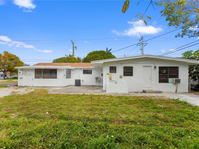 Дом в аренду по адресу 6200 Fletcher St - фото 7474621