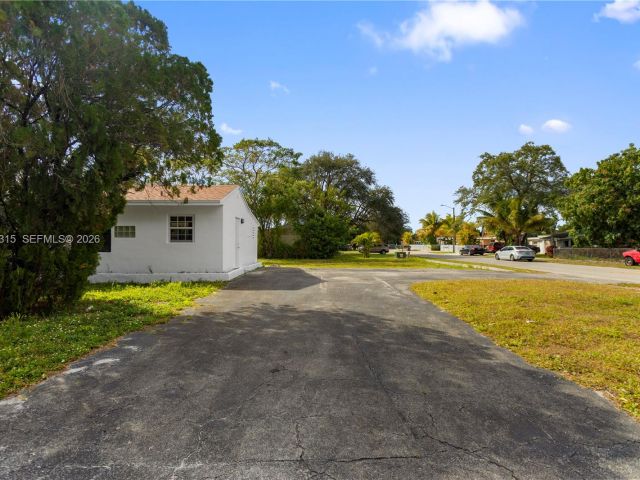 Дом в аренду по адресу 6200 Fletcher St - фото 7474628