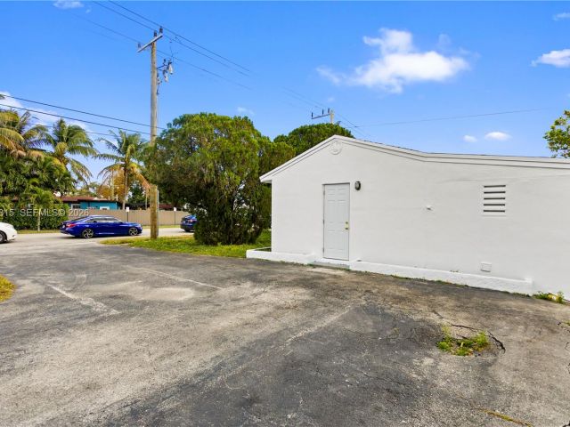Дом в аренду по адресу 6200 Fletcher St - фото 7474630