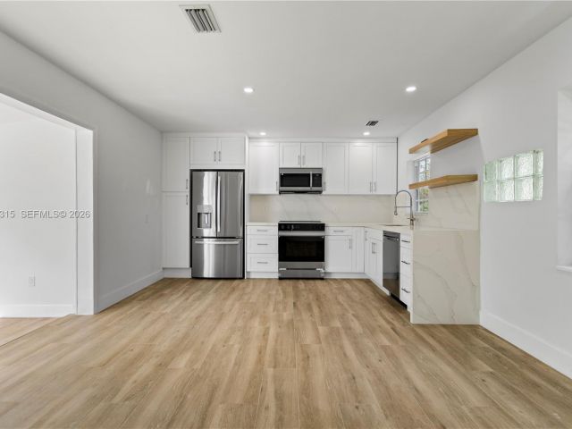 Дом в аренду по адресу 6200 Fletcher St - фото 7474632