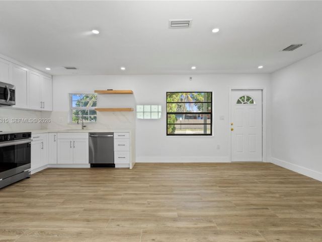 Дом в аренду по адресу 6200 Fletcher St - фото 7474633