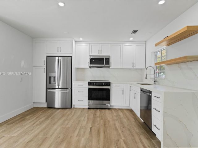 Дом в аренду по адресу 6200 Fletcher St - фото 7474635