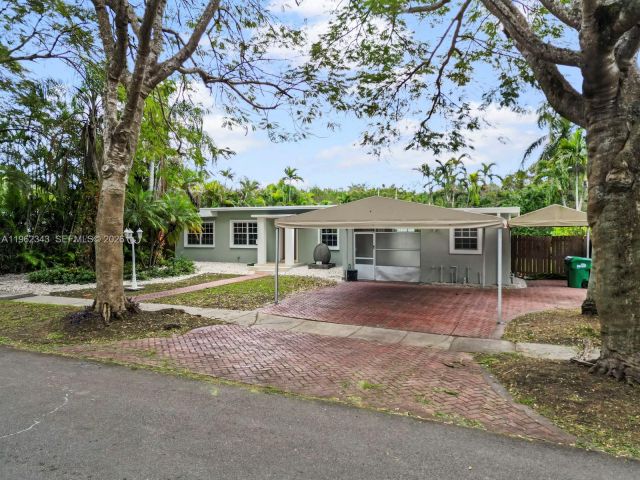 Дом в аренду по адресу 5940 SW 47th St - фото 7427258