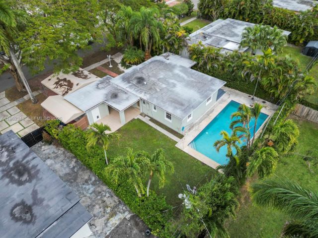 Дом в аренду по адресу 5940 SW 47th St - фото 7427267