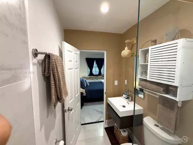 Продажа дома по адресу 299 NE 46th St - фото 7412515