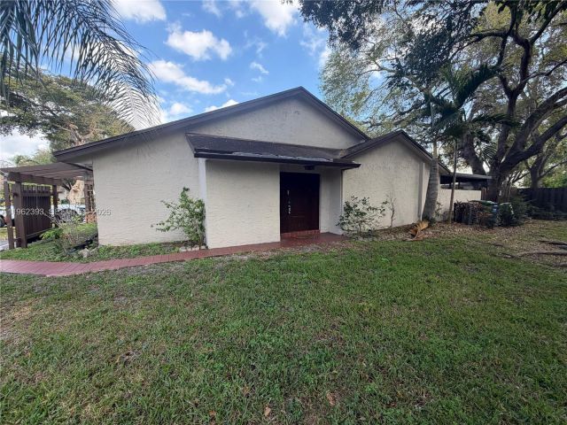 Дом в аренду по адресу 9850 NW 15th Ct 9850 - фото 7453836