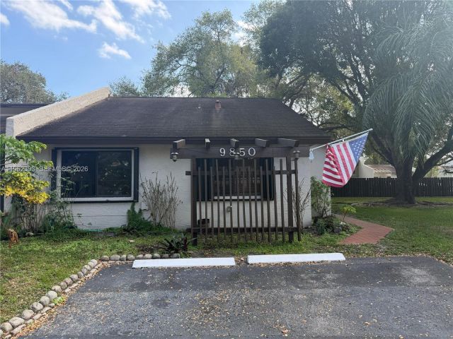 Дом в аренду по адресу 9850 NW 15th Ct 9850 - фото 7453839
