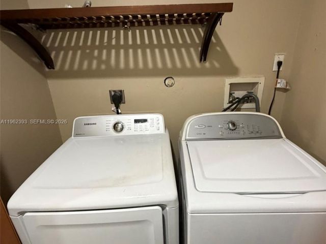 Дом в аренду по адресу 9850 NW 15th Ct 9850 - фото 7453862