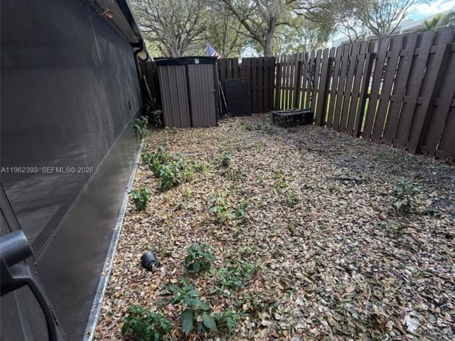 Дом в аренду по адресу 9850 NW 15th Ct 9850 - фото 7453866