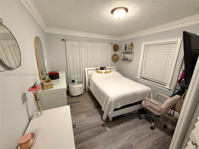 Продажа дома по адресу 300 SW 71st Ave - фото 7440244