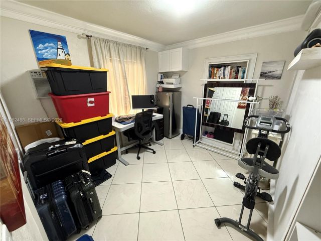 Продажа дома по адресу 300 SW 71st Ave - фото 7440246