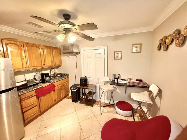 Продажа дома по адресу 300 SW 71st Ave - фото 7440247