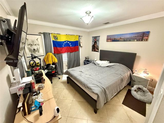Продажа дома по адресу 300 SW 71st Ave - фото 7440248