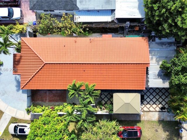 Продажа дома по адресу 300 SW 71st Ave - фото 7440253