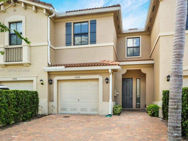 Дом в аренду по адресу 1040 NW 33rd Ct 1040 - фото 7504359