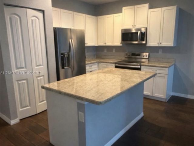 Дом в аренду по адресу 1040 NW 33rd Ct 1040 - фото 7504360