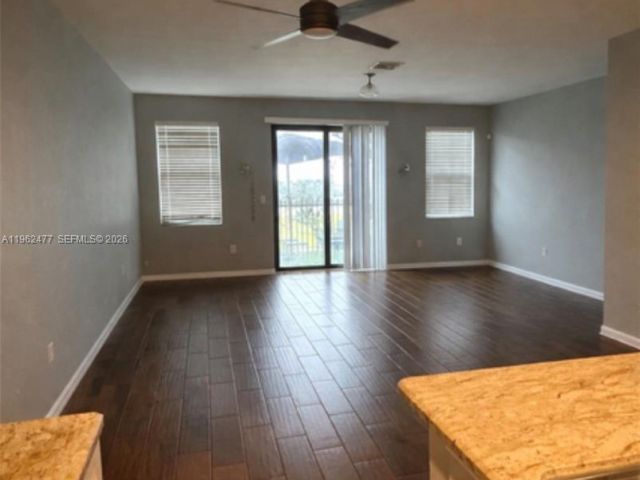 Дом в аренду по адресу 1040 NW 33rd Ct 1040 - фото 7504361