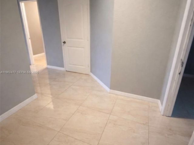 Дом в аренду по адресу 1040 NW 33rd Ct 1040 - фото 7504365