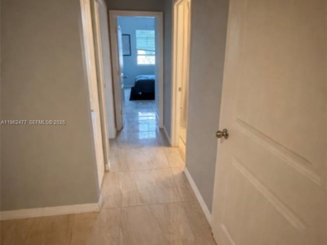 Дом в аренду по адресу 1040 NW 33rd Ct 1040 - фото 7504366