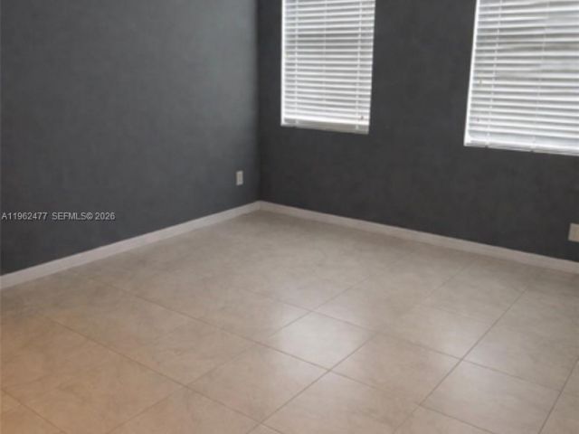 Дом в аренду по адресу 1040 NW 33rd Ct 1040 - фото 7504367